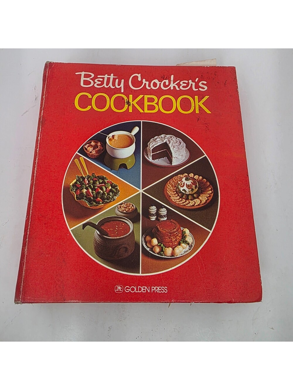 Vintage 1975 Betty Crocker Cookbook Red Pie Cover 5 Ring Binder Golden Press Vtg